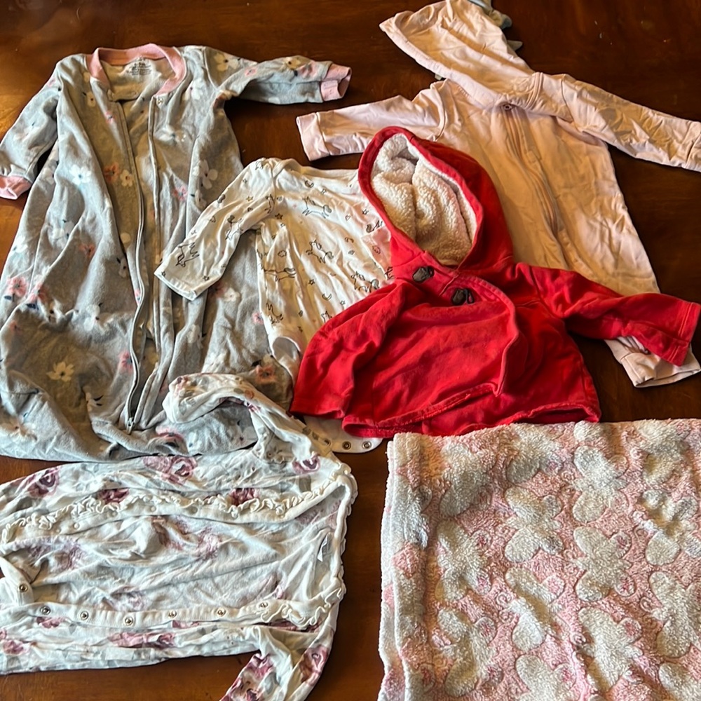 Baby girls small lot of 9 months and 1 12 month plus blanket